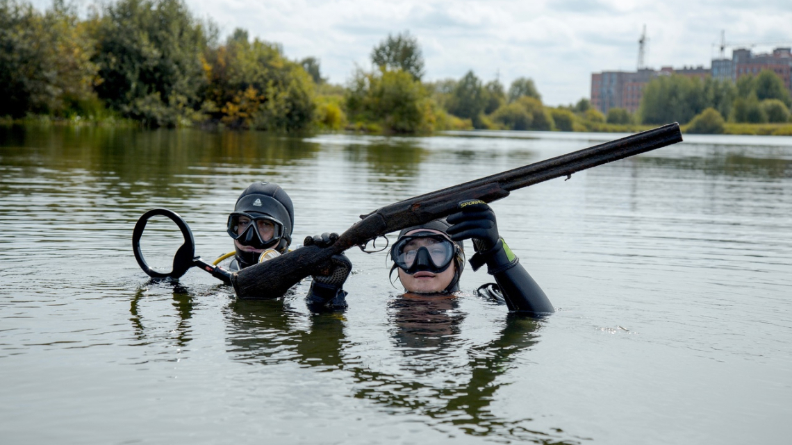 Ружье, фитнес-браслет и крестик нашли томские аквалангисты на дне озераБоярское