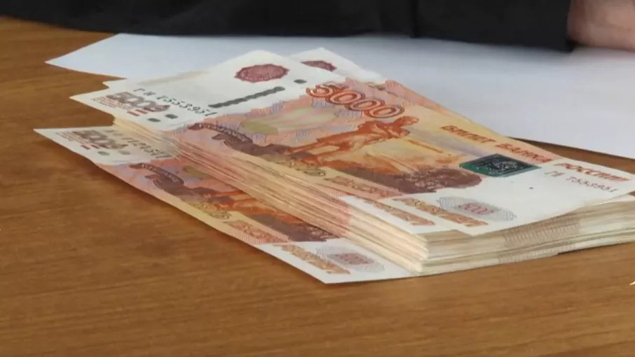 Девушка-курьер, причастная к обману 5 пенсионеров, задержана в Колпашеве