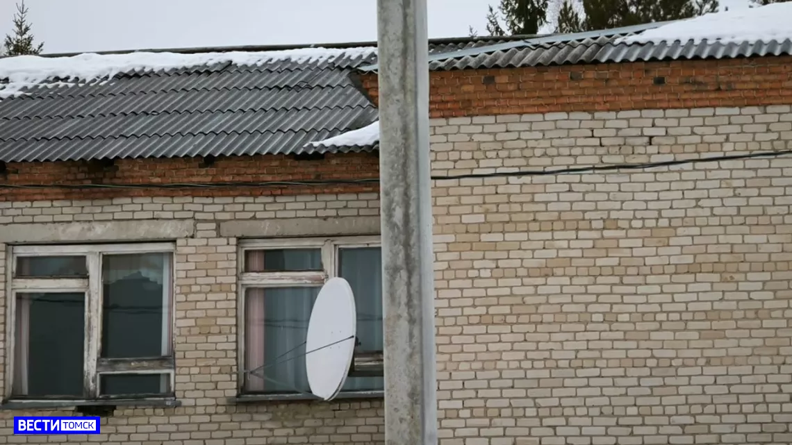 Ситуацию с "опасной" крышей чаинской школы прокомментировал директор