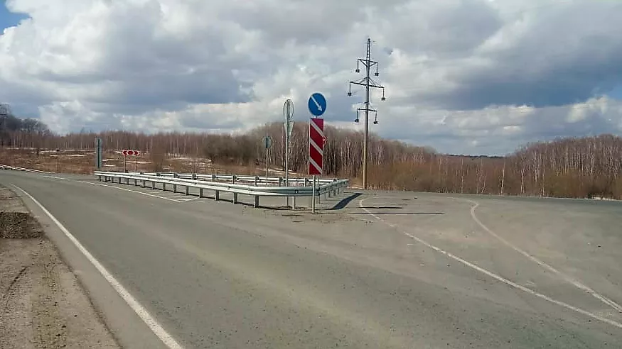 Направляющий островок установили на аварийном перекрестке на трассе Томск-Мариинск