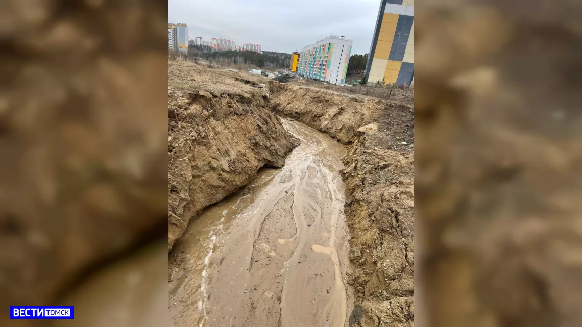 Участок с опасной ямой на ул. Ковалева в Томске оказался бесхозным