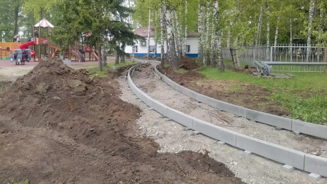 Благоустройство районного парка продолжается в селе Зырянское
