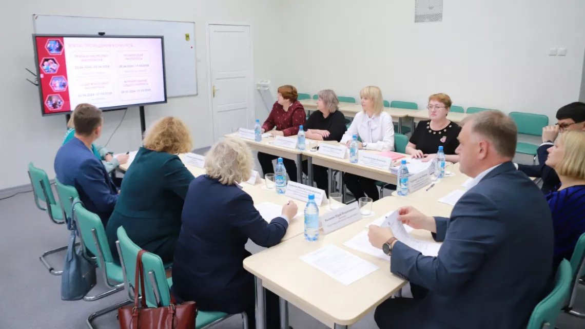 Двадцать лучших учителей Томской области получили награды