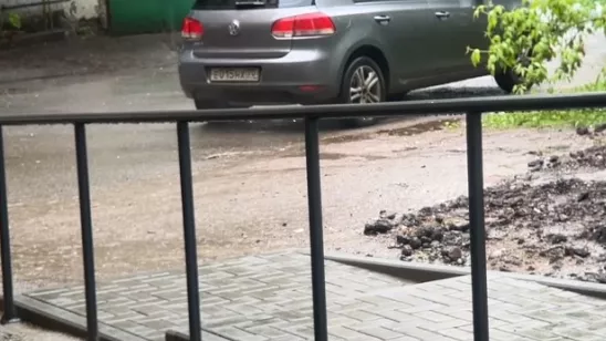В Томске установили лестницу рядом с домом ветерана ВОВ