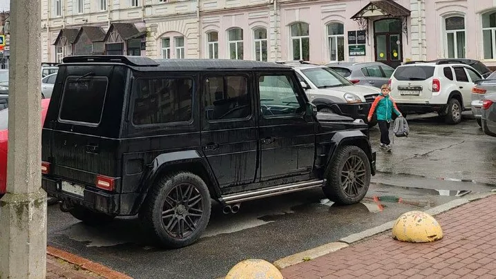 У томского бизнесмена арестовали внедорожник Mercedes Benz за долги