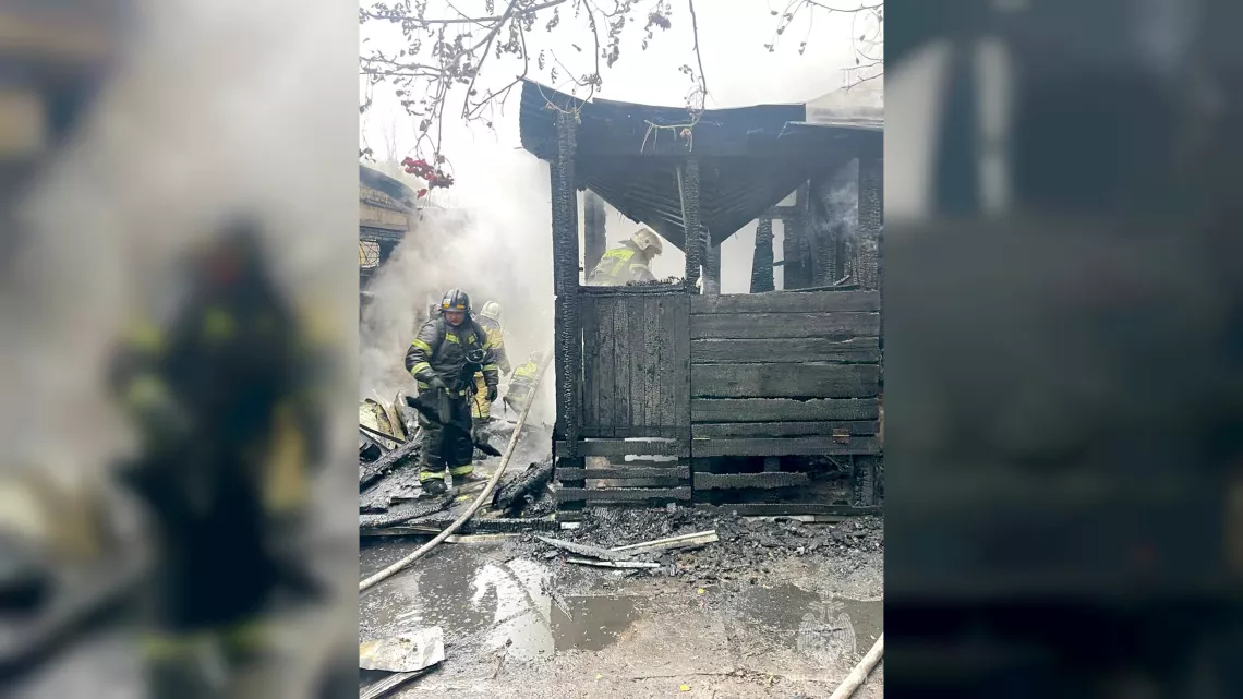 Жилой дом и автомобиль сгорели при пожаре в Томске