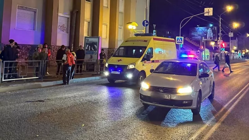 В Томске 30-летний мужчина попал под колеса автомобиля