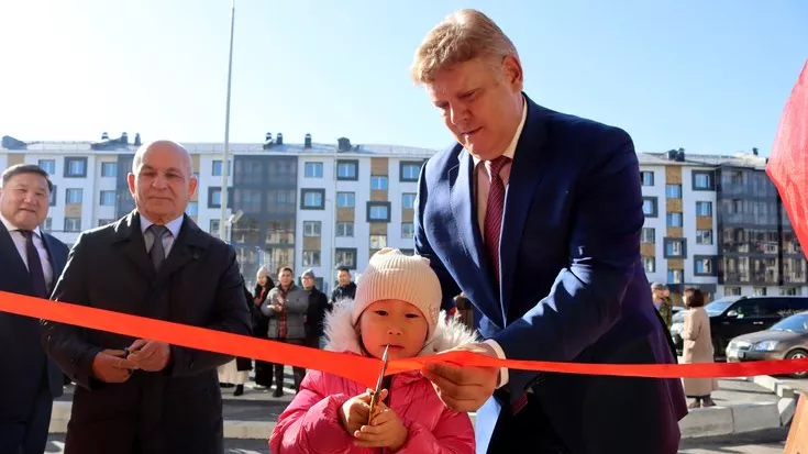 Полпред Анатолий Серышев контролирует темпы расселения аварийного жилья