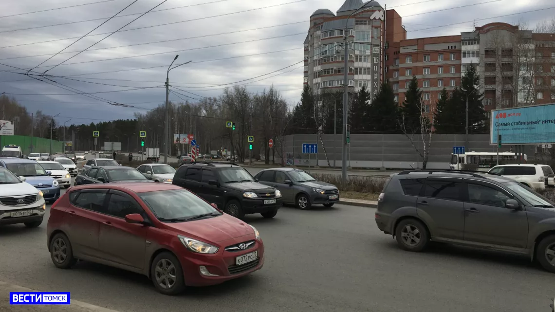 Томичам рассказали, сколько придется заплатить за рекламу на машинах