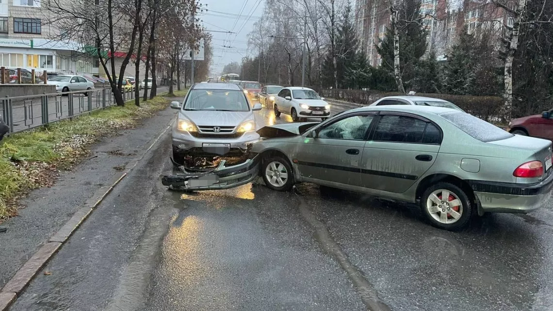 Тройное ДТП произошло на перекрестке Кирова-Красноармейская в Томске