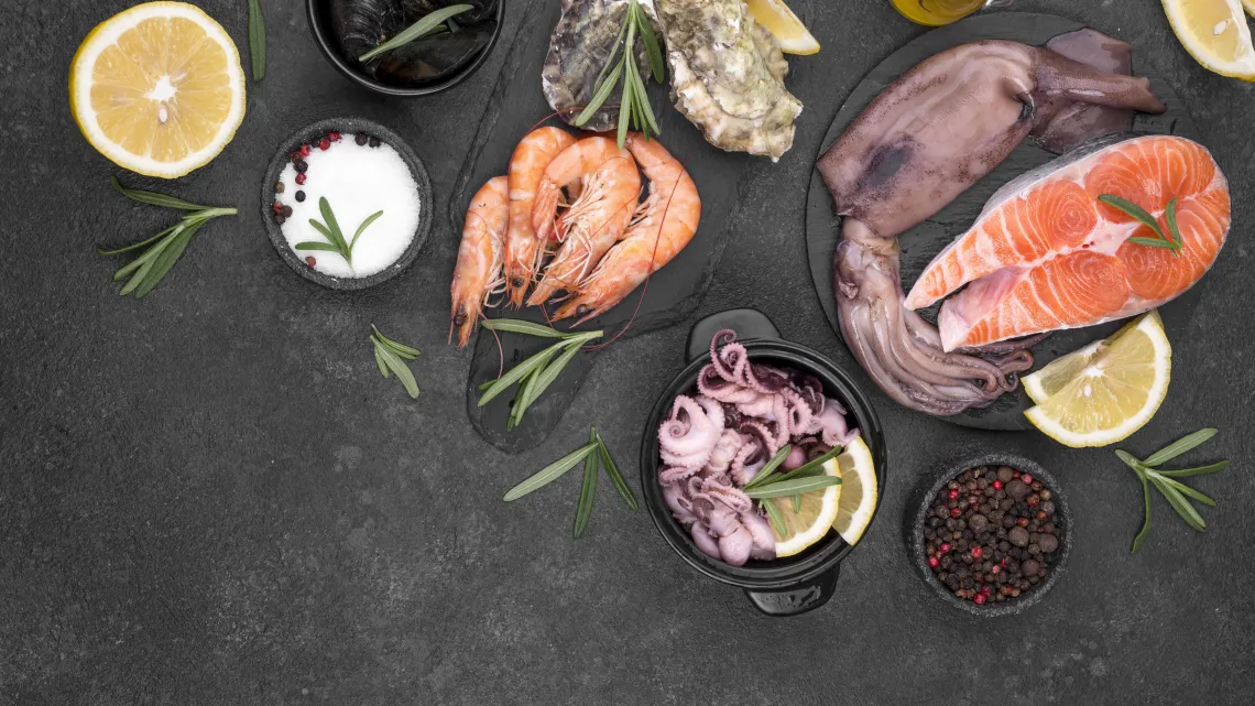 Томичам рассказали, можно ли сочетать морепродукты с кислыми соусами