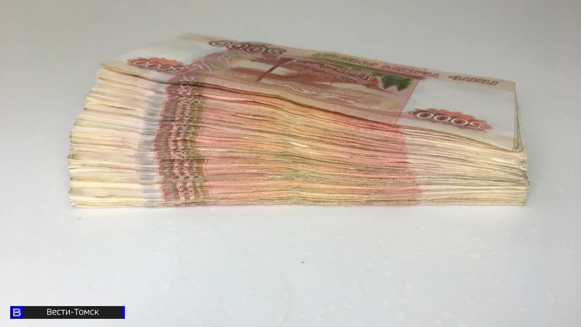 Бухгалтер автошколы в Томске потратила на себя 450 тыс. рублей