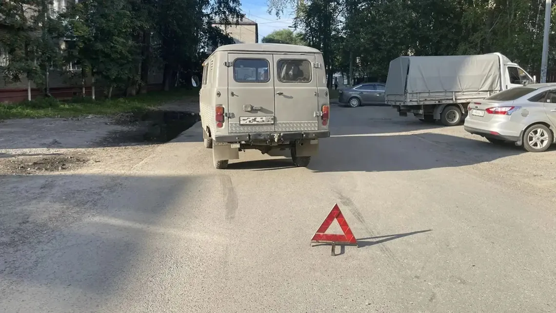 Четырехлетний мальчик попал под колеса автомобиля в Томске