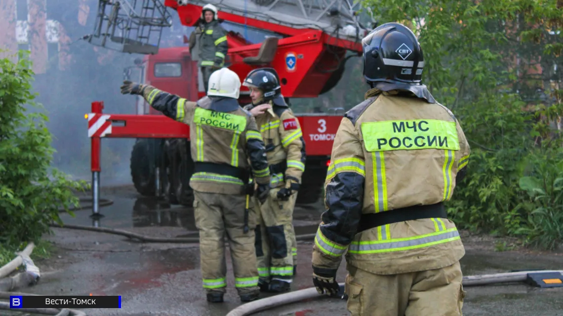 Утро, окрашенное пламенем: в Колпашеве бушевал крупный пожар
