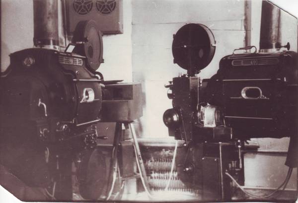 Первое кинопроекционное оборудование&#44; 1955-1957 гг.