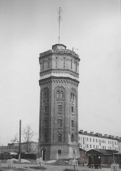 Водонапорная башня, в которой располагалось оборудование для телевизионных передатчиков