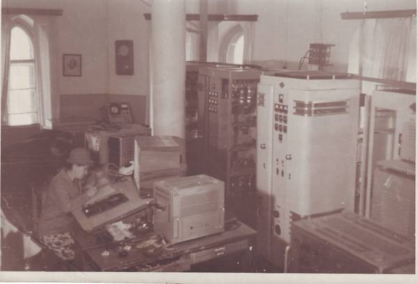Передатчики в Телебашне, 1955-1959 гг. На фото: Надежда Николаевна Зайченко, электромеханик