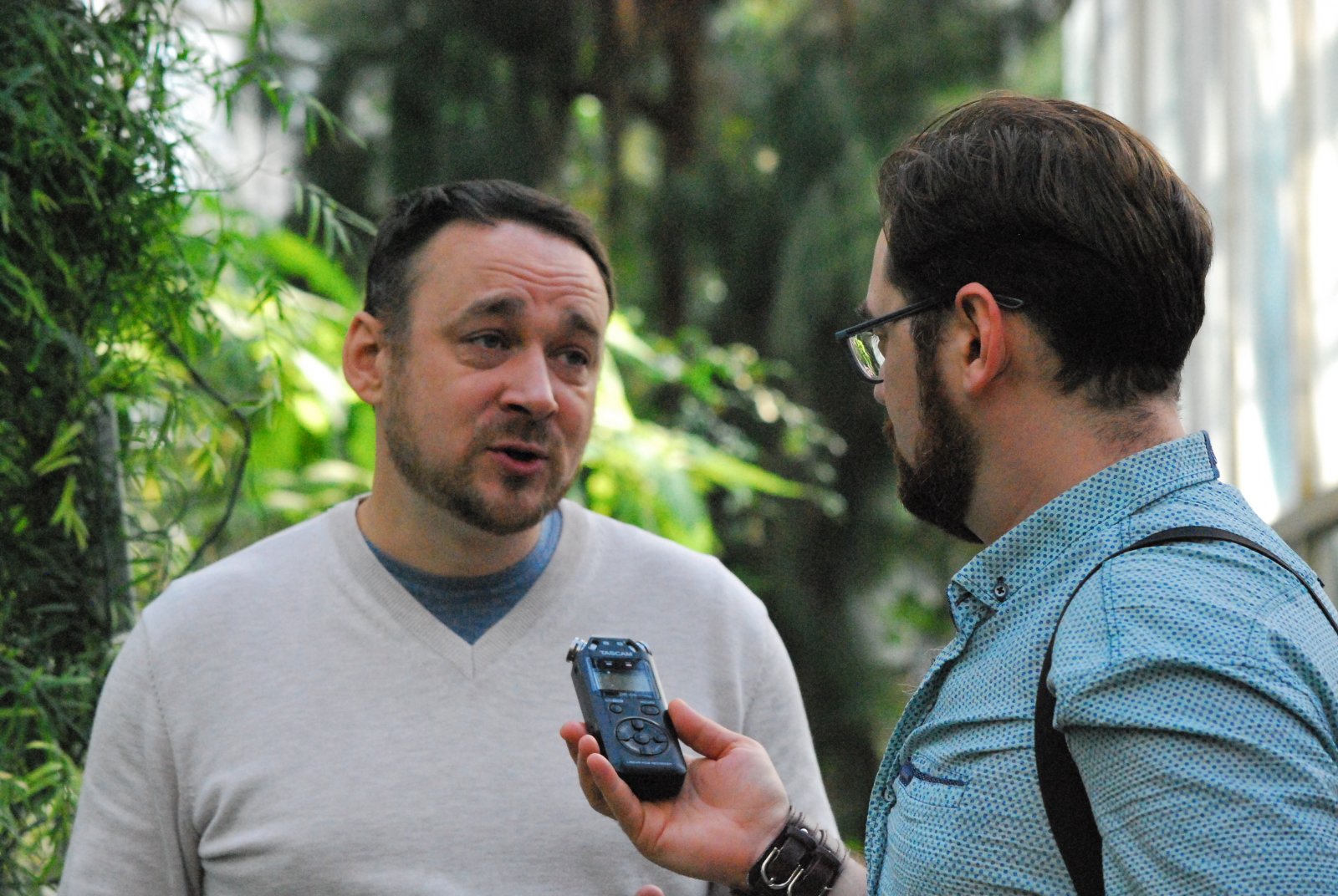 Михаил Ямбуров, директор ботсада, и Андрей Ефремов, корреспондент "Радио России" Томск
